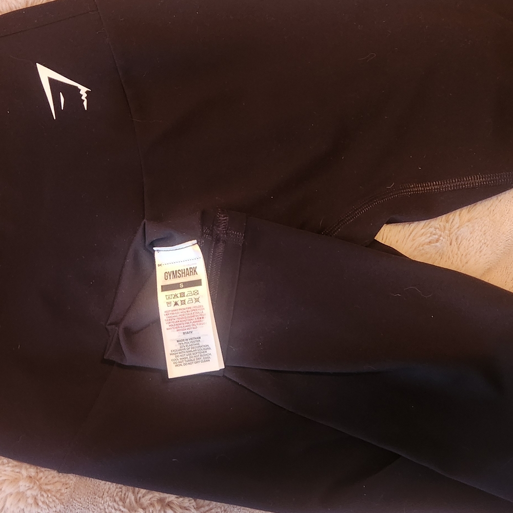Gymshark Jet Black Performance Crop Leggings - Picture 4 of 5